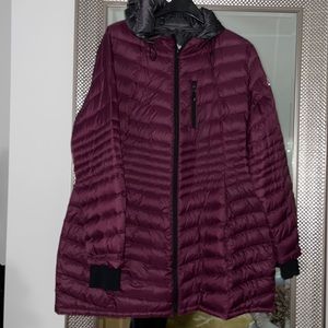 Ultra light HFX PERFOR WOMEN WINTER COAT SIZE like a new BURGUNDY down feather
